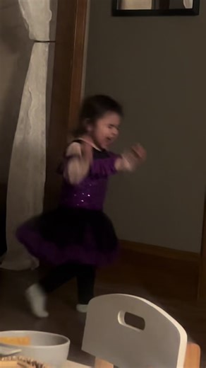 Elsa herself has her moments 😭 #frozen #elsa #toddlersoftiktok #momsoftiktok #fyp