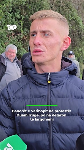 Dhjetëra banorë të fshatit Varibop, në njësinë administrative të Cakranit, në Fier, janë ngritur në protestë këtë të premte. Shkak i indinjatës së tyre është amortizimi i theksuar i rrugës lidhëse të fshatit, prej rreth dy kilometrash, e cila është pothuajse e pakalueshme në të gjithë gjatësinë e saj. Sipas banorëve, ky segment rrugor është lënë në harresë prej dekadash, ndërsa situata është përkeqësuar ndjeshëm pas punimeve të kryera nga ujësjellësi rreth dy vite më parë, pa u rikthyer më pas n