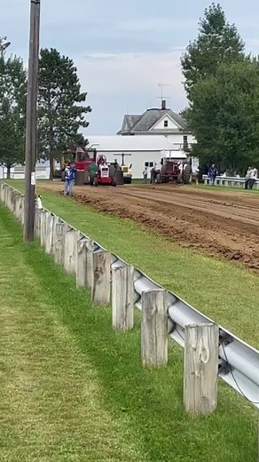 Farmall 560 took too hot to farm literally… | Motorsports Mayhem