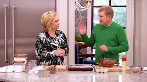 What's cookin', good lookin'? Julie Chrisley is turning up the heat in the kitchen with the return of her web series, streaming now: http://bit.ly/CookingWithJulie! | Chrisley Knows Best