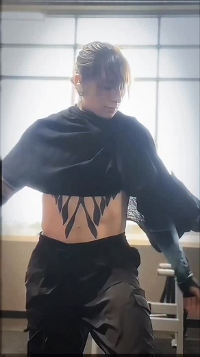 Some wind & light flow A deep breath & a pause to look up at the sky | Ian Dixon