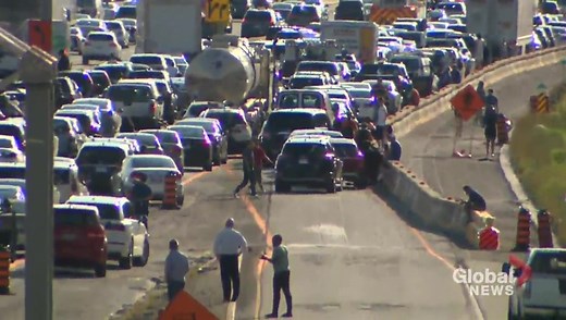 Fatal crash creates traffic chaos on Hwy. 401 in Toronto