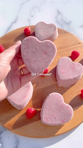 2 Ingredient Raspberry Vanilla Fudge! 💗🍓 #healthydesserts #mealprep #easyrecipes #healthyrecipes #valentinesday #valentinesdayrecipes | Amanda MeowMeix