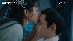 Sejenis pengorbanan dalam percintaan! ❤ -- 许慕辰保护心爱之人受伤，柳蓉感动献吻~ ❤ #iQIYIOriginal #iQIYI #MyWifesDoubleLife #柳叶摘星辰 #TangXiaotian #ZhuangDafei #唐晓天 #庄达菲 #CDrama #CostumeDrama #Romance #陆剧 #古装剧 #爱情 | iQIYI Malaysia