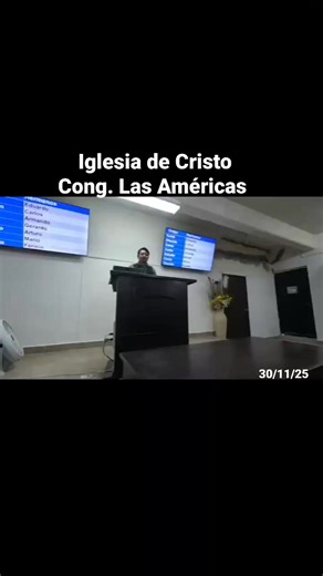 Cantos Espirituales #245 DIGNO ES EL CORDERO 1. Digno es el cordero que inmolado fue De tomar el reino, honra gloria y prez Para abrir el libro nadie se encontró El fue solo digno: Cante nuestra voz. CORO: A Jesús loor, a Jesús loor A Jesús loor, porque él es digno A Jesús loor, a Jesús loor A Jesús loor, porque él les digno. 2. Digno es el cordero que en la cruz murió Por llevar el mundo cerca de su Dios Y donde reinaba densa oscuridad El la luz del cielo vino a derramar. 3. Digno es el cordero