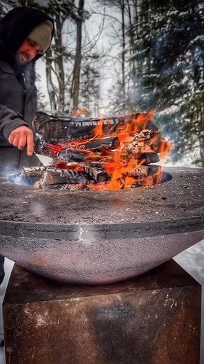 Sizzling smash burgers with veal and bacon. Easy. Juicy. Done. | GrillHunters