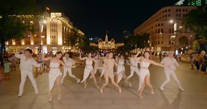 139 reactions | Say Anh phiên bản Dance One Shot tại Phố Đi Bộ Nguyễn...