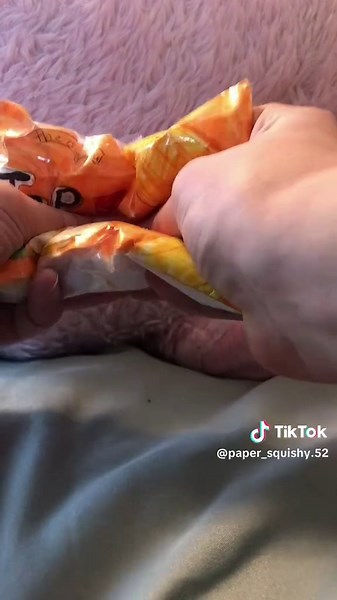 Asmr with paper squishy#papersquishys #asmrtriggers