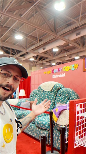 The REAL Big Comfy Couch! #fanexpo