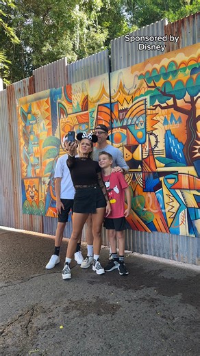 You make the memories, and Disney PhotoPass captures them at 175 locations! Save $25 on Memory Maker when you buy early. | Walt Disney World