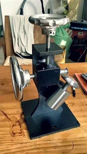 17K views · 270 reactions | Very good decompression video #shoemakingschool #leatherworking #chicagothingstodo #leatherworkshop #fblifestyle | Chicago School of Shoemaking | Facebook