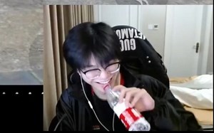 【33Svan】路排的有趣互动。路：低调点，我队友是职业。3：给你装上啦？路：我撞过职业。3：是LGD诚c吧。路：我是你粉丝，虽然不认识你。3：你听听自己在说啥_游戏热门视频