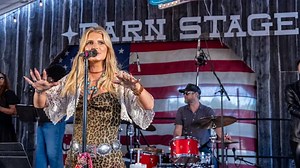 Jessica Simpson returns to stage for first time in 15 years, debuts new song