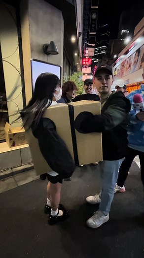 もみくちゃ#whatsinthebox #スタンドアップ #boxgirl #箱の中身 #ダンボールの女神 #令和