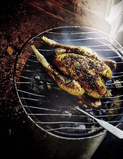 Poulet rôti au feu de bois pour 4 personnes - Recettes - Elle à Table