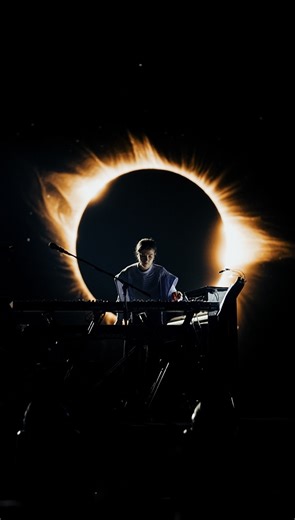 She sat. She played. The room stopped. hania rani inside Cercle Odyssey. #Cercle #CercleOdyssey #HaniaRani #Concert #Immersive #Experience #CDMX | Cercle