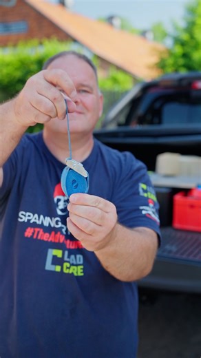 𝙎𝙥𝙖𝙣𝙣𝙜𝙪𝙧𝙩 𝘾𝙤𝙖𝙘𝙝 • 𝙊𝙡𝙞𝙫𝙚𝙧 𝙆ü𝙝𝙣 on Instagram: "Klemmschloss richtig aufrollen – einfacher Trick für Ordnung und Sicherheit! 🚛 Mit dieser Methode rollst du deinen Gurt mit Klemmschloss sauber und platzsparend auf. So vermeidest du Knoten, verlängerst die Lebensdauer deines Gurts und bist beim nächsten Einsatz 