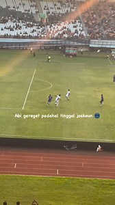 1.8M views · 3.8K reactions | Detik-detik Febri Bow Kehilangan Bola di depan Gawang Psm Makassar! | Bandung Football Culture | Facebook