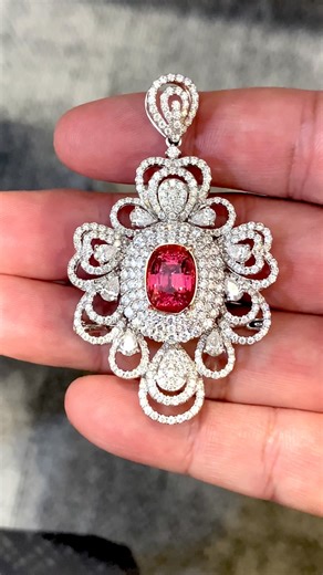 538 reactions · 23 shares | Gold Diamond Spinel ✨ #spinel #gold #diamond | Chatchon Vachirahat | Facebook