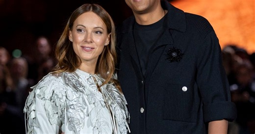 Stromae : Avec la mère de son enfant, le chanteur Belge reçoit un joli cadeau d'anniversaire