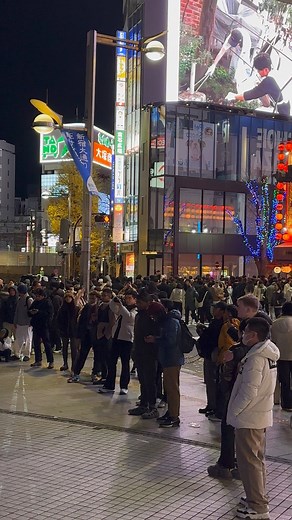 11K views · 461 reactions | Night view in front of Shinjuku Station, Tokyo 東京新宿駅前の夜景✈️ #japan #travel #autumn #fblifestyle @トップファン | LIFE of JAPAN 日本の生活 | Facebook