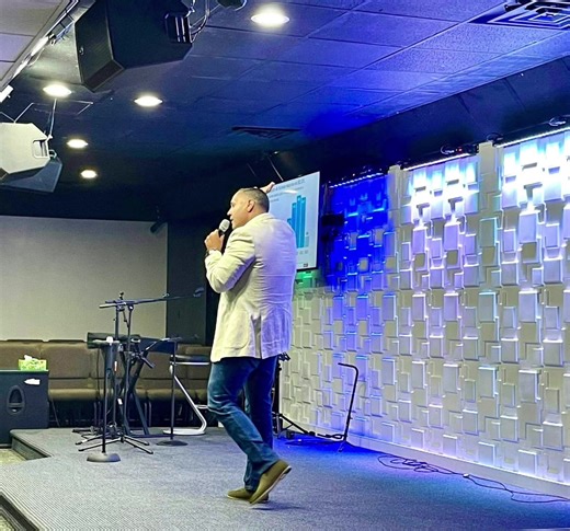 Forever Loyalty Training LLC continúa impactando a las iglesias con nuestras orientaciones sobre prevención y seguridad ante situaciones de Tira. dores Acti. vos. ⛪️ Agradecemos a Dios por permitirnos servir a la comunidad eclesiástica en un tema tan delicado y urgente. Sabemos que la seguridad en los templos es una prioridad, y estamos aquí para brindar las herramientas necesarias. ¿Eres líder de una iglesia o conoces a alguien que lo sea? Nuestros talleres especializados pueden marcar la difer