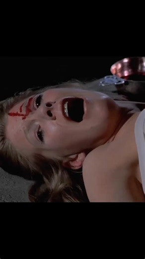 Drácula y las mellizas (1971) 🦇#CineHammer 🎬 #ChristopherLee 🧛‍♂️ #PeterCushing