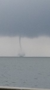 WATERSPOUT SIGHTING: A waterspout was spotted over Lake Pontchartrain this morning. 📹 Riki Gutierrez | WDSU News