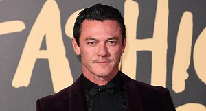 Luke Evans Flaunts His ‘Gains & Veins’ in New Shirtless Gym Photo!