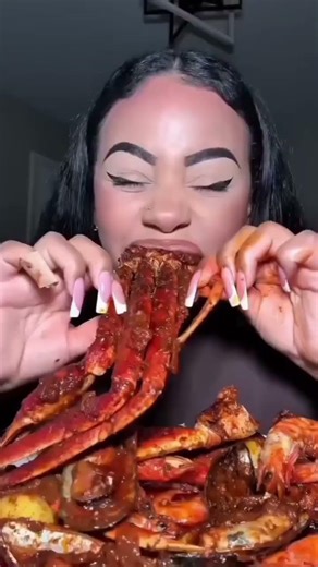 POV : 🦀🦞🦐ASMR EATING LOBSTER , CRAB BOILED🌶🥵#mukbang #asmreating #foodie #asmr #shorts #seafoodboil