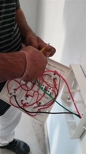 board wiring kaise krte hai. #powerwala #railwaytechnician #railwaygroupd #boardwiringkaisekrtehai