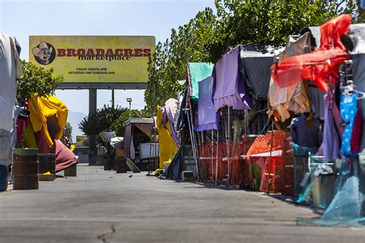 Broadacres swap meet to reopen in North Las Vegas after ICE concerns