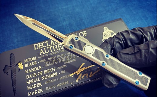 微技术 大剑标手工定制超智UTX-70 液态镜面双刃镶嵌碳纤维 钢柄镶嵌贝母&碳纤维 蓝色钛螺丝 编号005开箱