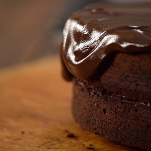 This cake is better-berg than any other cake Make our Bruce Bogtrotter Chocolate Cake 👉 https://bit.ly/2OqAbbf | Tastemade UK