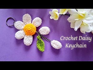 Crochet Keychain | How to make a cute & easy Daisy Keychain 🌼 ❤️ | Step-by-Step Tutorial