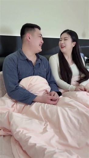 A middle-aged couple kissing, nightmare for nights! Funny couple