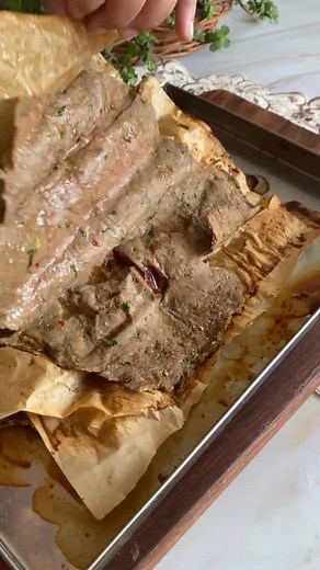 TURKISH DONER KEBAB WRAP Doner Kebab Ingredients: 500 g mutton / buff mince (20% fat) 1 medium onion 1 green chili 5–6 garlic cloves Handful coriander 1 tbsp butter 1 tbsp oil 2 tsp red chili powder 1 tsp paprika 1 tsp cayenne 1 tsp roasted cumin ½ tsp black pepper 1 tsp chili flakes ½ tsp garam masala 1/4 cup yogurt Salt to taste (Use Kashmiri chili if you don’t have paprika/cayenne) Method: 1. Grind onion, garlic & chili into a coarse paste. 2. Add mince and grind again until sticky and smooth