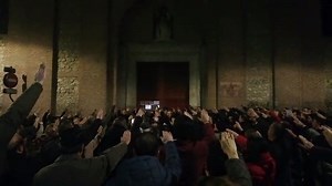 93K views · 2.8K reactions |  VÍDEO | Un centenar de personas canta el 'Cara al sol' en Valladolid tras una misa por Franco y Primo de Rivera https://www.eldiario.es/cyl/Cara-Valladolid-Franco-Primo-Rivera_0_965554481.html | elDiario.es | Facebook