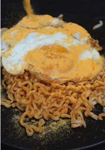 Sơn Tùng M-TP Thử Mì Trộn ABC: Đánh Giá Thực Tế