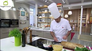 Celebramos Semana Santa con este delicioso potaje de garbanzos con bacalao. ¡Un plato saludable, sencillo y con un sabor espectacular! 😋👨‍🍳 | hogarmania