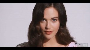 Jessica Brown Findlay on “Downton Abbey,” Sybil’s Pregnancy, and Young Love
