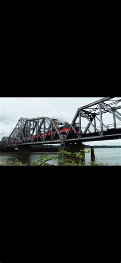 Sp 4449 crossing Columbia river bridge credits to (@7ideaproductions