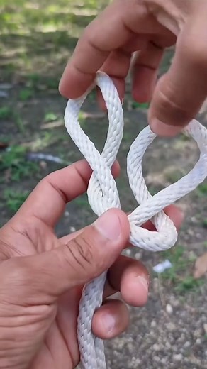 3.2K views | Learn how to tie this super practical knot! 甆✅#lifeskills #lifehacks #knots #knotskills #knotting | Knot Typing | Facebook