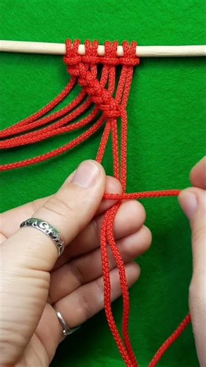 You should know one easy knot to make this beautiful pattern