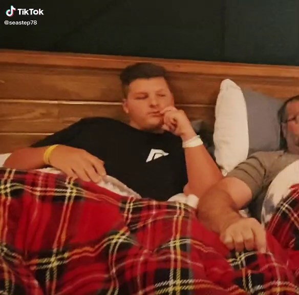 When he saw his sister try on her prom dress…..#brothers | bro and sis