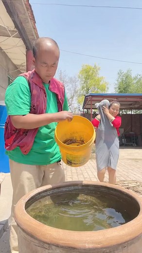 21M views · 33K reactions | Lao Gao loves to be funny #funnyshorts #comedy #funnypost #reals #funny #shorts #comedyvideos #fashion #real #fun #reel #short #mummy #love #viralshorts #viralpost #viral | Beautiful Life 0.2 | Facebook