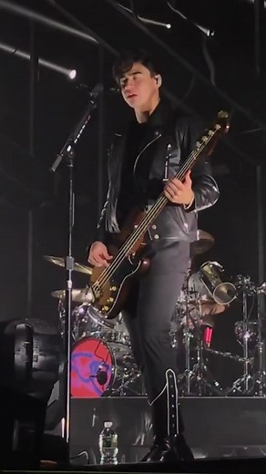 5sos - Babylon fav. 🤍 #foryou #5secondsofsummer #calumhood #ashtonirwin #5sosfam #michaelclifford #lukehemmings #5sos #letrasdecanciones