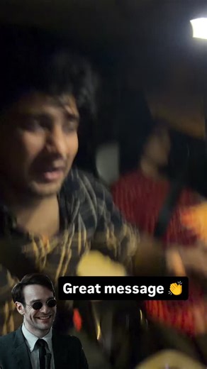 Adorable laughs on Instagram: "스페인에서 먼저 인기를 얻었지만, 이후 라틴아메리카와 미국까지 퍼져나가며 전 세계적인 메가 히트를 기록했습니다. 이 곡이 폭발적으로 퍼진 계기는 바로 1996 애틀랜타 올림픽. 당시 전 세계로 중계된 미국 여자 국가대표 체조팀의 퍼포먼스가 ‘마카레나’의 신나는 리듬과 함께 어우러지면서, 곡의 인기가 폭발적으로 확산되었습니다. 그 결과, 1996년 빌보드 핫 100 차트에서 무려 14주 연속 1위를 차지하며 역사적인 기록을 남겼고 연말 차트 1위를 비롯해 빌보드 올타임 차트 8위에도 오르는 대기록을 세웠습니다. 특히, 영어가 아닌 외국어 노래로 미국 시장에서 이 정도의 성공을 거둔 사례는 지금도 손에 꼽힙니다. 또 다른 성공 요인은 중독적인 춤. 단순하면서도 허리 움직임이 돋보이는 이 안무는 당시 남녀노소에게 큰 인기를 얻었고, 전 세계 사람들이 한 번쯤 따라 해보게 만들었죠. 🌎 Macarena는 우리에게 90년대를 대표하는 