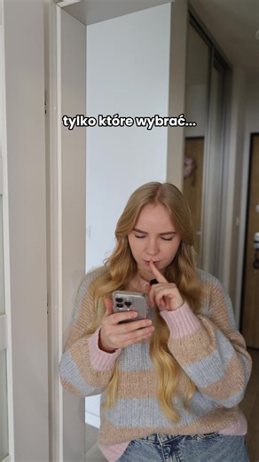 Oto dowód na to, jak niezbędne w życiu mojego psa jest legowisko… dlatego aktualnie ma dwa legowiska - na jednym je gryzaki, na drugim CZASEM śpi 🤣 A jak jest u Was? 😅