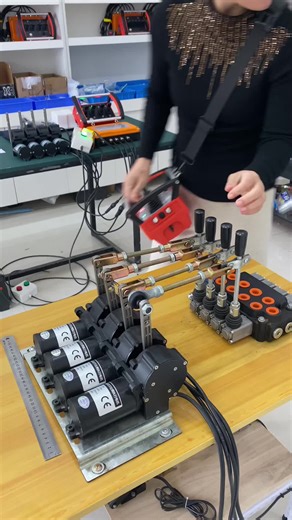 Proportional valve factory of crane wireless remote controller,4-way, 5-way and 6-way remote controller,You can make different remote controllers according to your requirements.Remote control 150 meters, no delay, waterproof,Crane truck remote control, construction machinery remote control, customized mechanical remote control.150m range – see what the operator sees#LongRangeRemote #CraneTech #HeavyLifting #Crane #HeavyEquipment #Construction #Lifting #CraneOperator #RadioControl#Baumaschinen #G